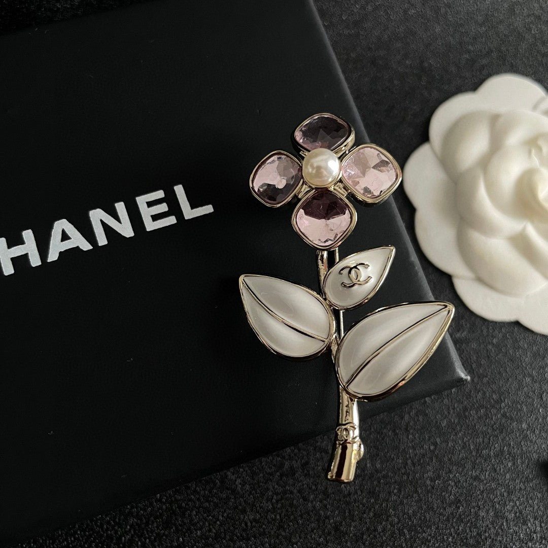 Martin Graham brooch in polished metal-tone – side detail