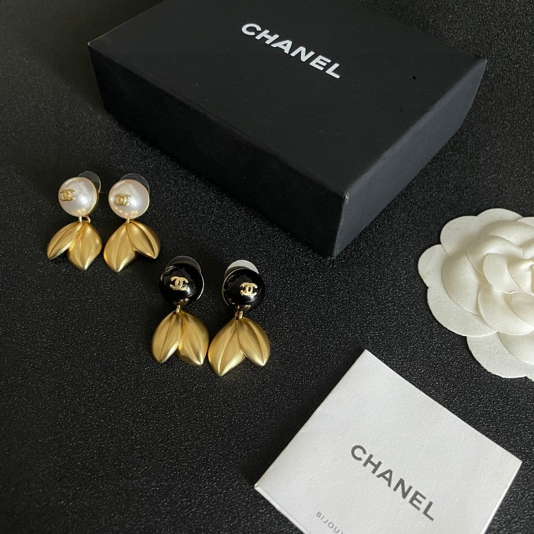Martin Graham earrings in polished metal-tone – side detail
