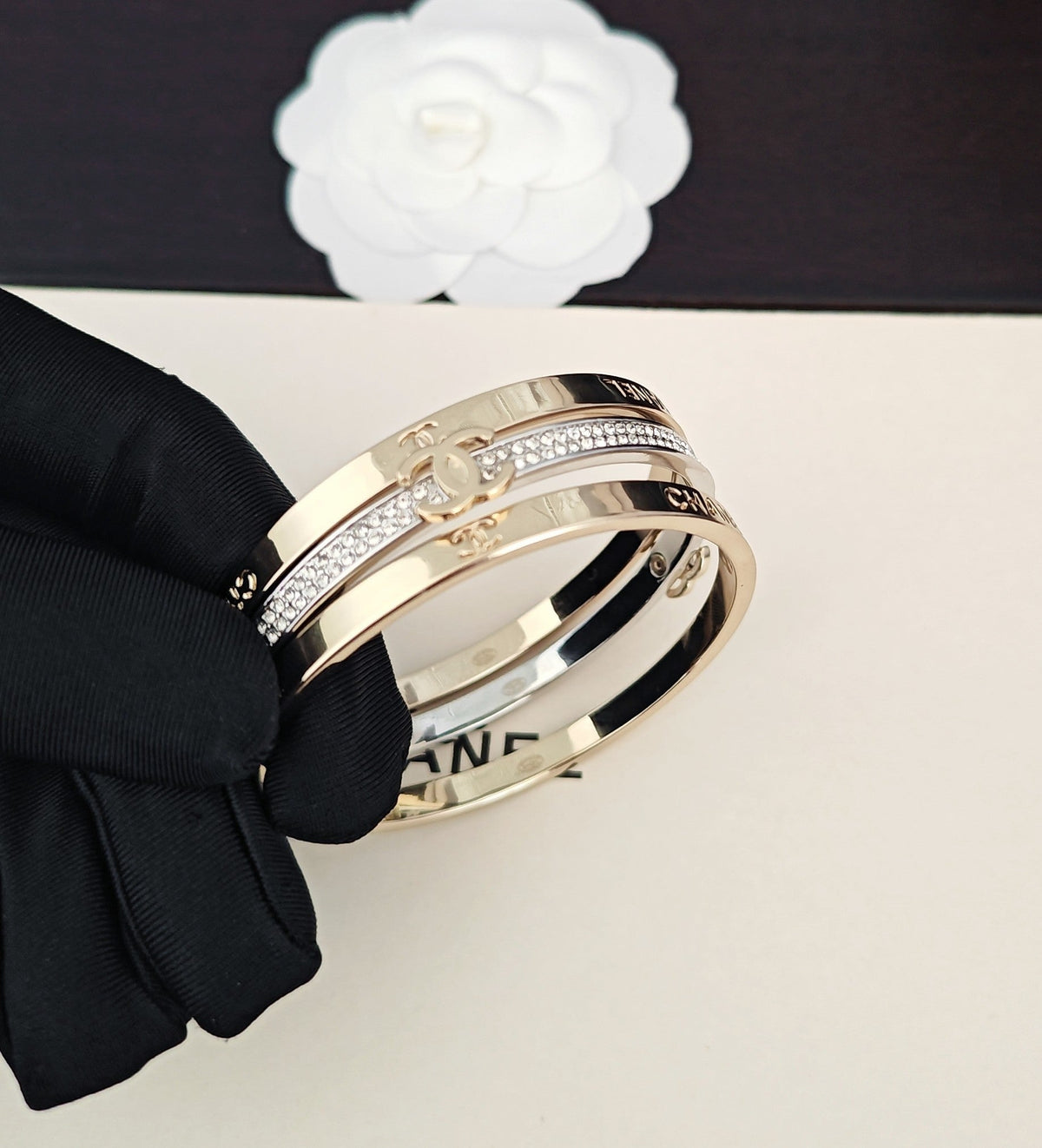 Martin Graham bangle in polished metal-tone – close-up detail