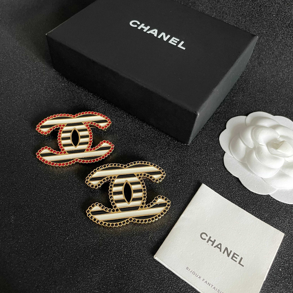 Martin Graham brooch in polished metal-tone – side detail