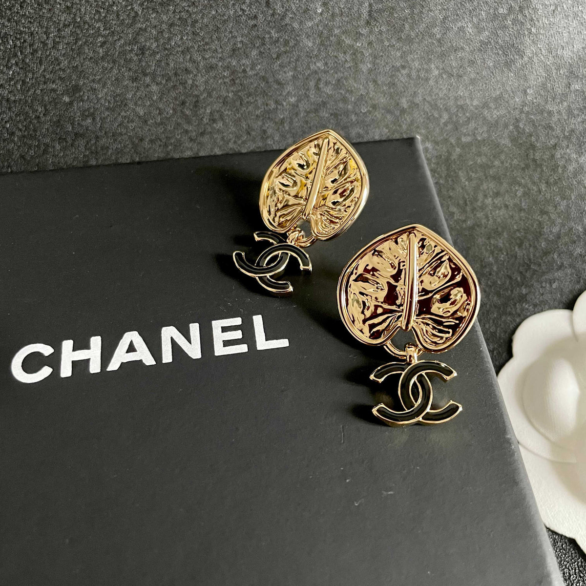 Martin Graham earrings in polished metal-tone – detail view