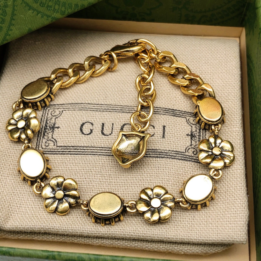 Martin Graham bracelet in polished metal-tone – side detail