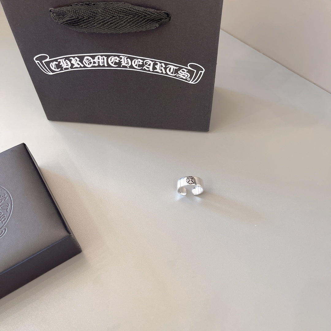 Martin Graham ring in polished metal-tone – detail view