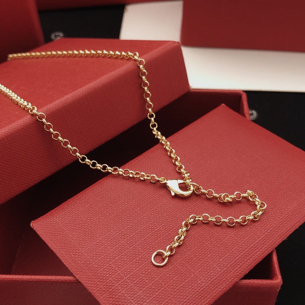 Martin Graham pendant necklace in polished metal-tone – close-up detail