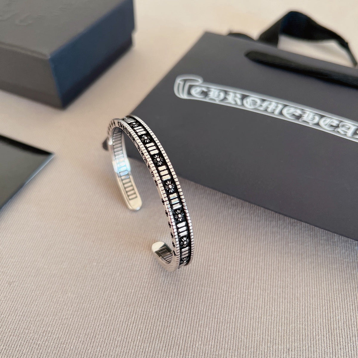 Martin Graham bracelet in polished metal-tone – front product view