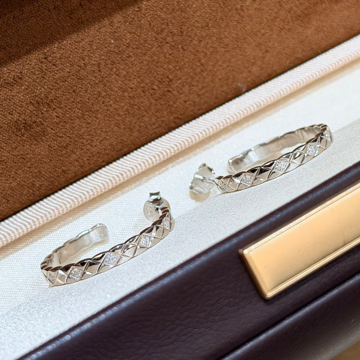 Martin Graham earrings in polished metal-tone – detail view
