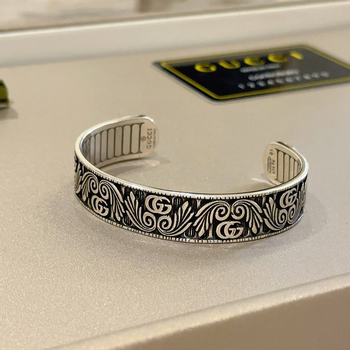 Martin Graham bangle in polished metal-tone – detail view