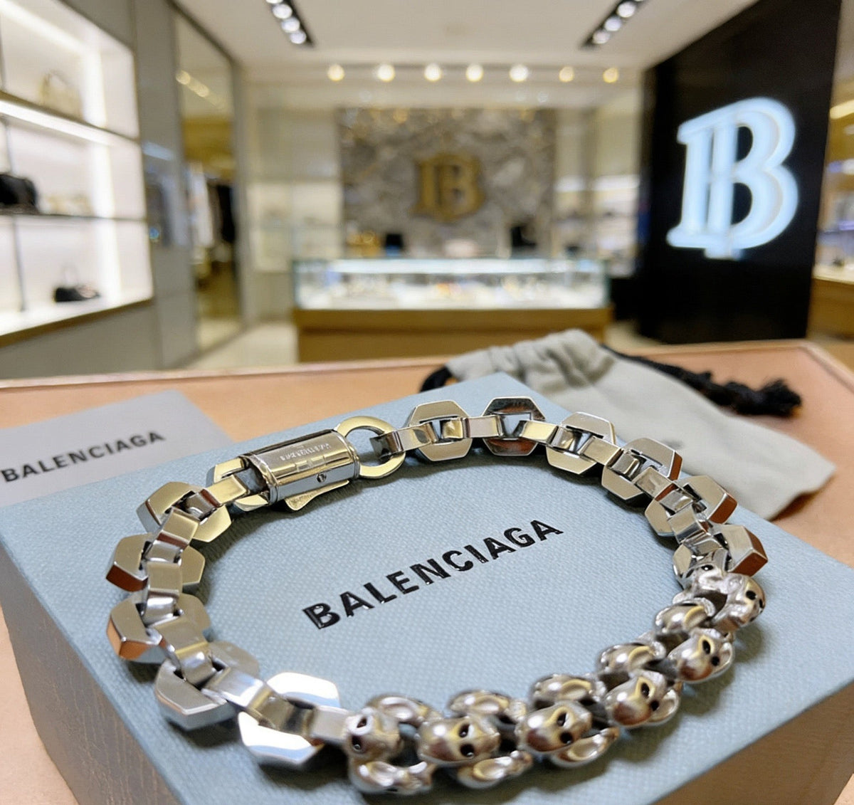 Martin Graham bracelet in polished metal-tone – detail view