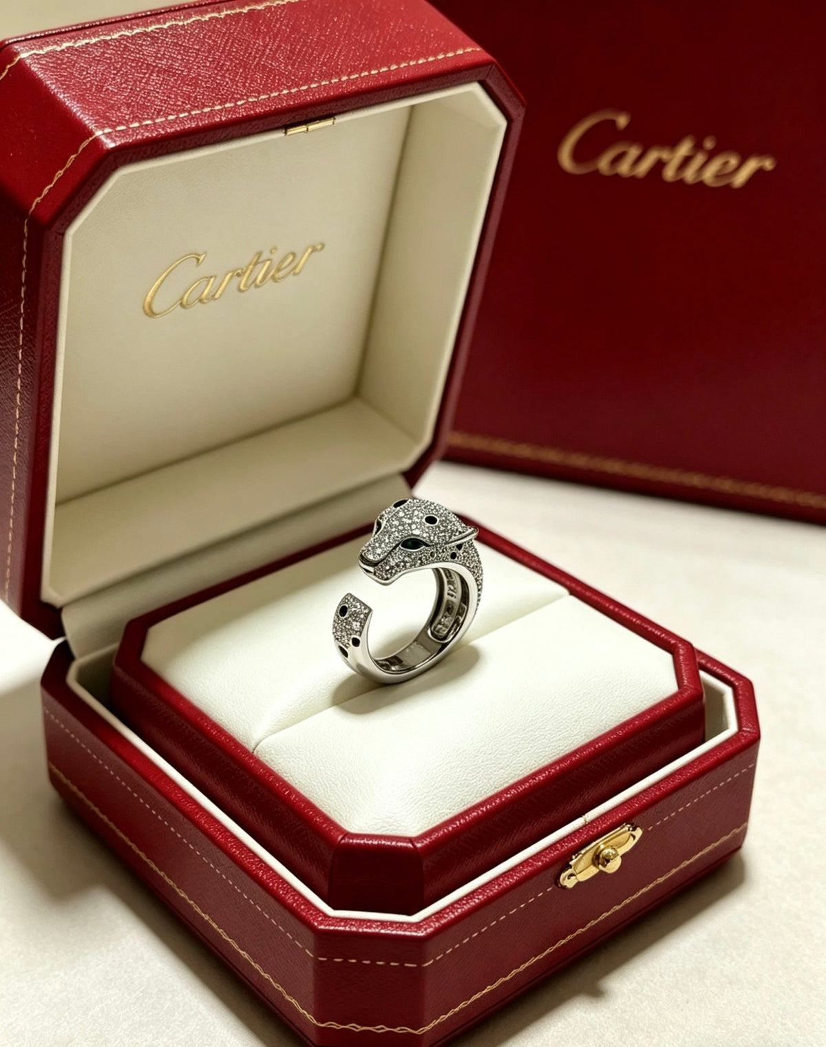 Martin Graham ring in polished metal-tone – side detail