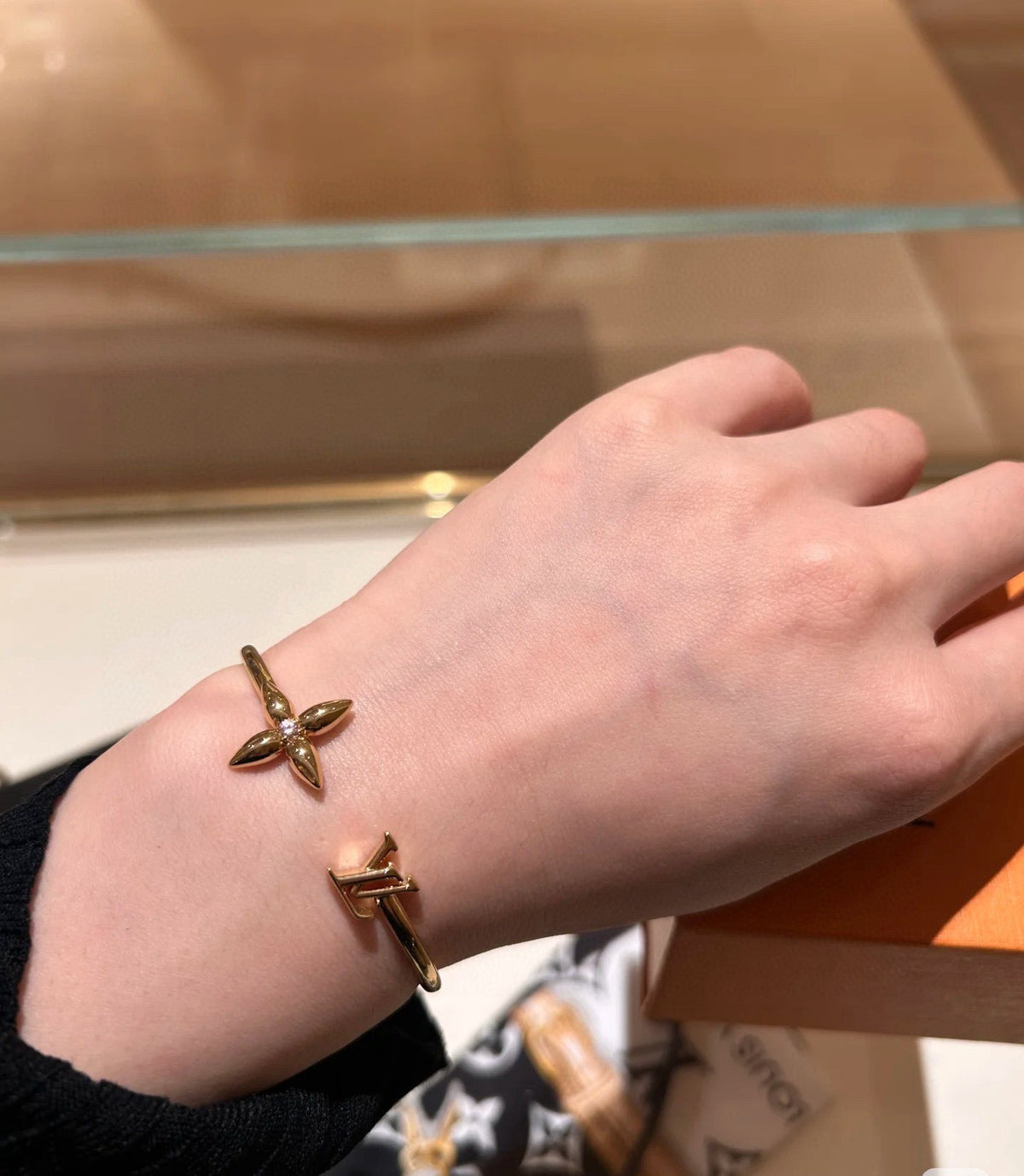 Martin Graham bangle in polished metal-tone – detail view