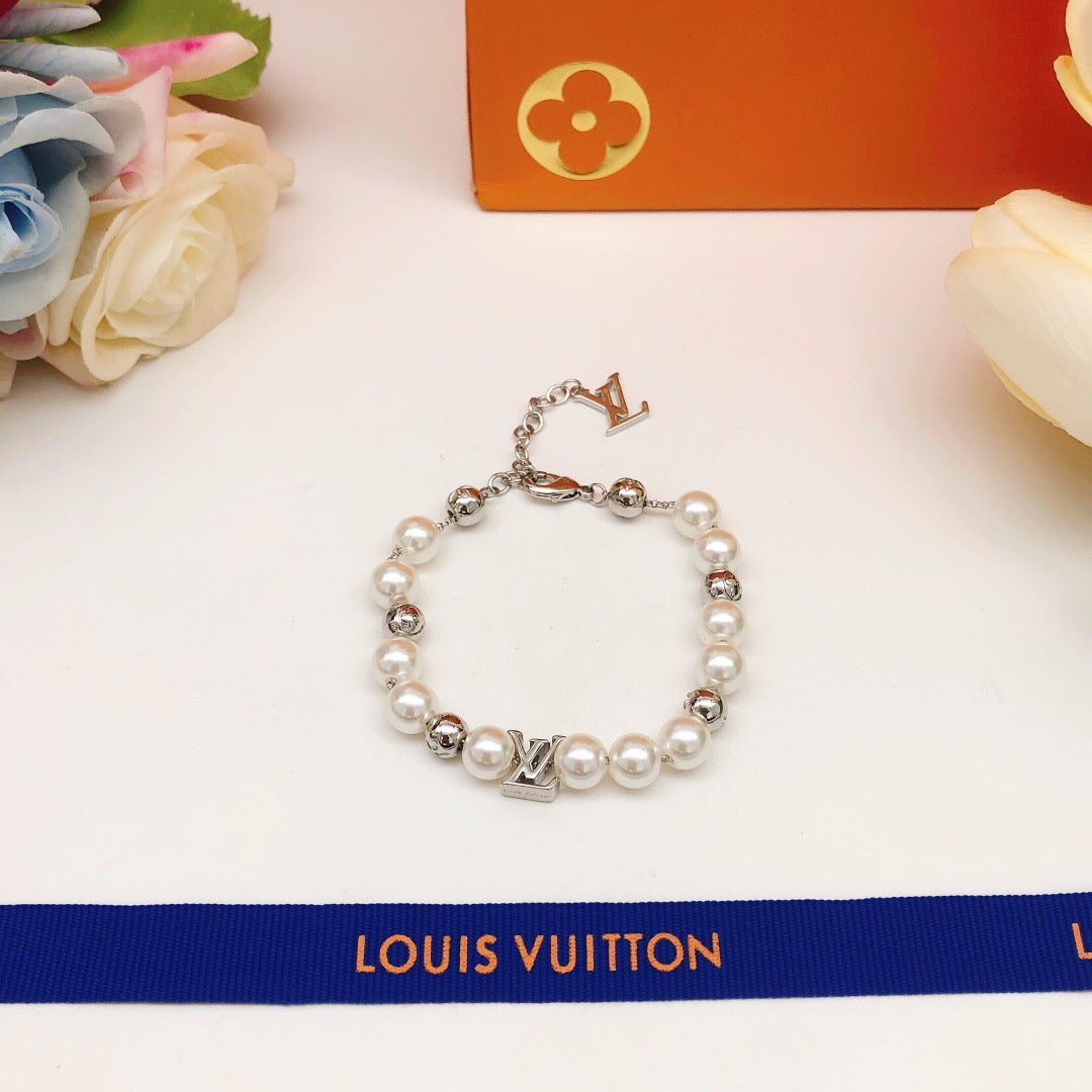 Martin Graham bracelet in polished metal-tone – side detail