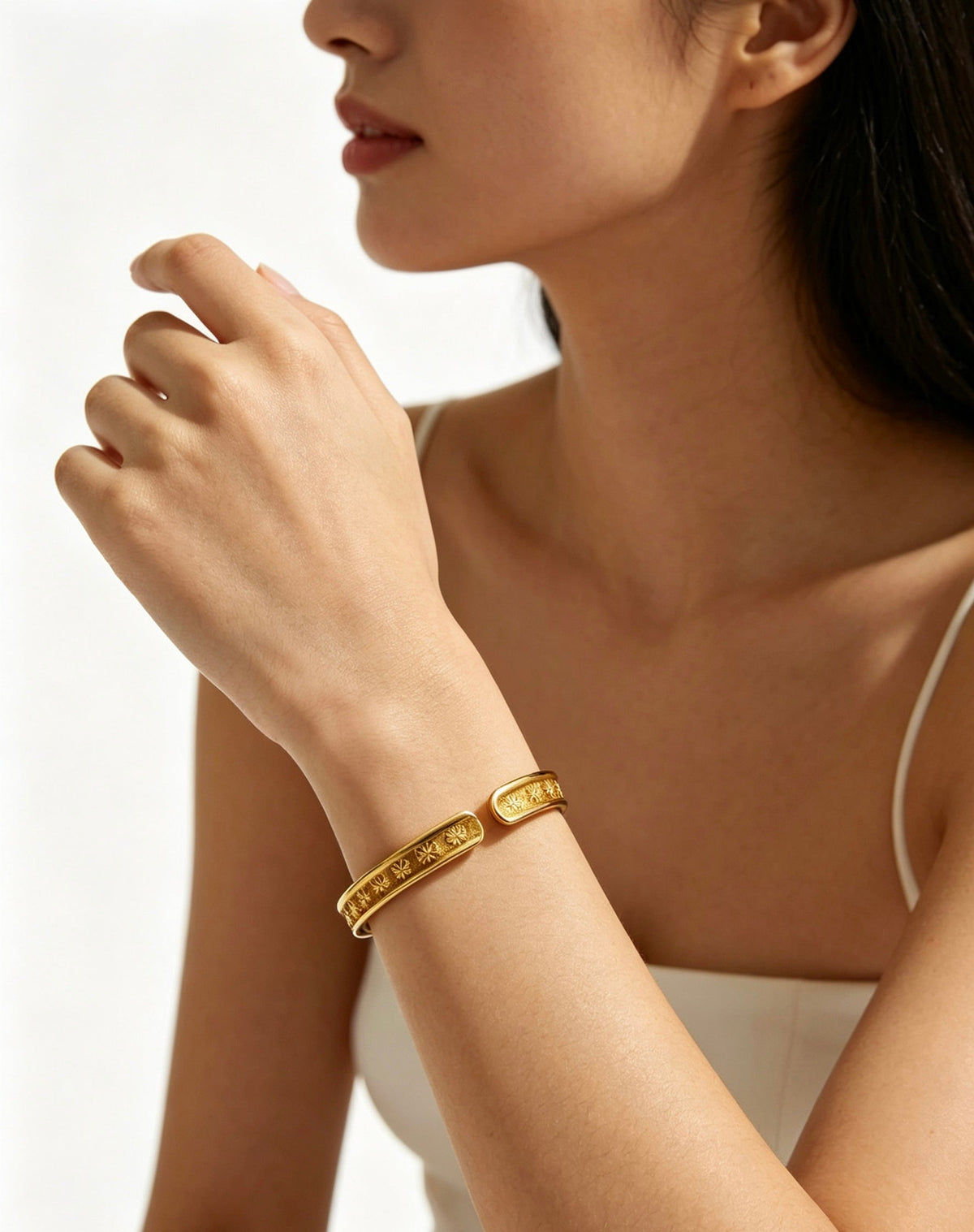 Martin Graham bracelet in polished metal-tone – side detail
