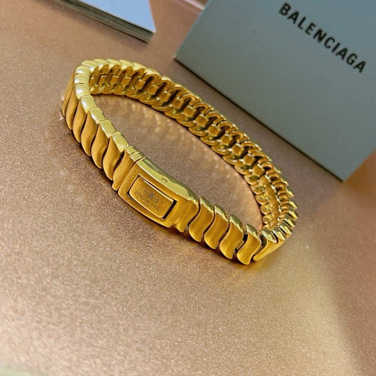Martin Graham bracelet in polished metal-tone – detail view