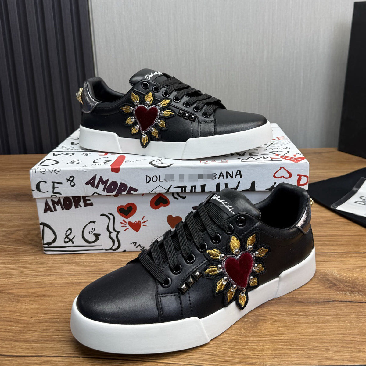 D*G  Premium Leather Casual Sneakers - Designer Unisex Shoes in Black & White