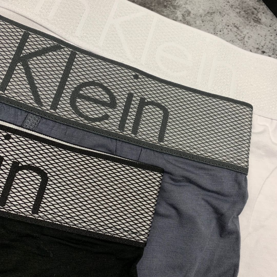 Calvin Klein Visible Waistband, Colour And Emblem Details Men's Boxer Briefs - 3-Piece Box