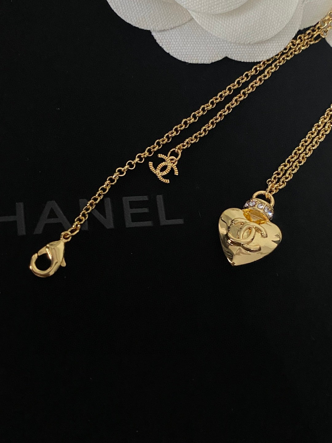 Martin Graham pendant necklace in polished metal-tone – detail view