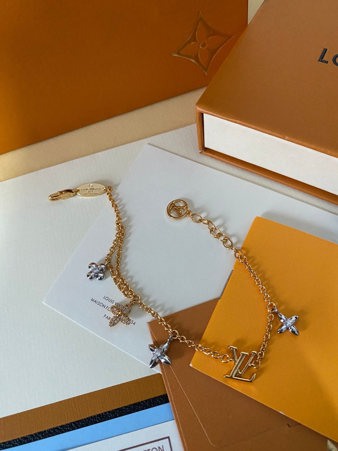 Martin Graham bracelet in polished metal-tone – detail view