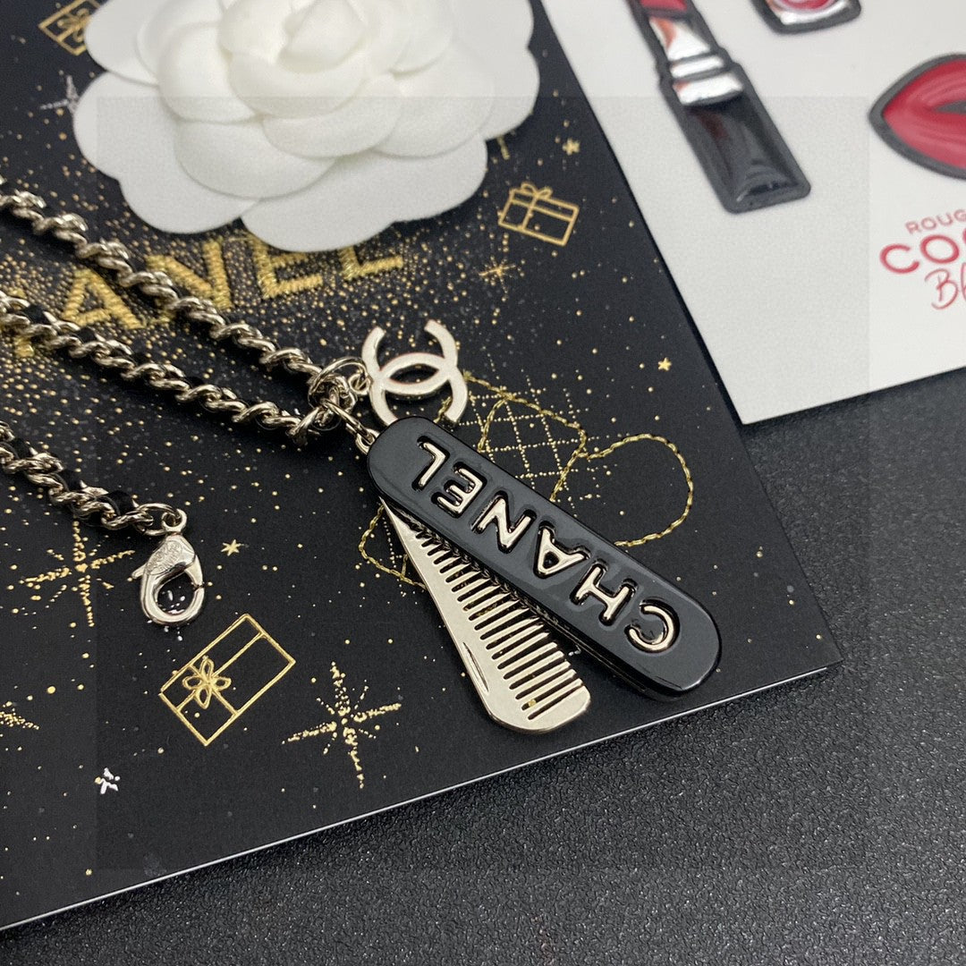 Martin Graham pendant necklace in polished metal-tone – detail view