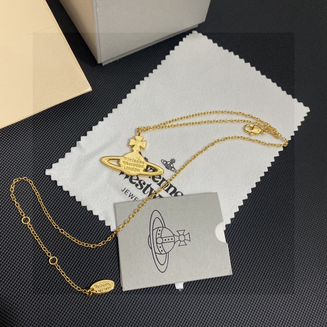 Martin Graham pendant necklace in polished metal-tone – close-up detail