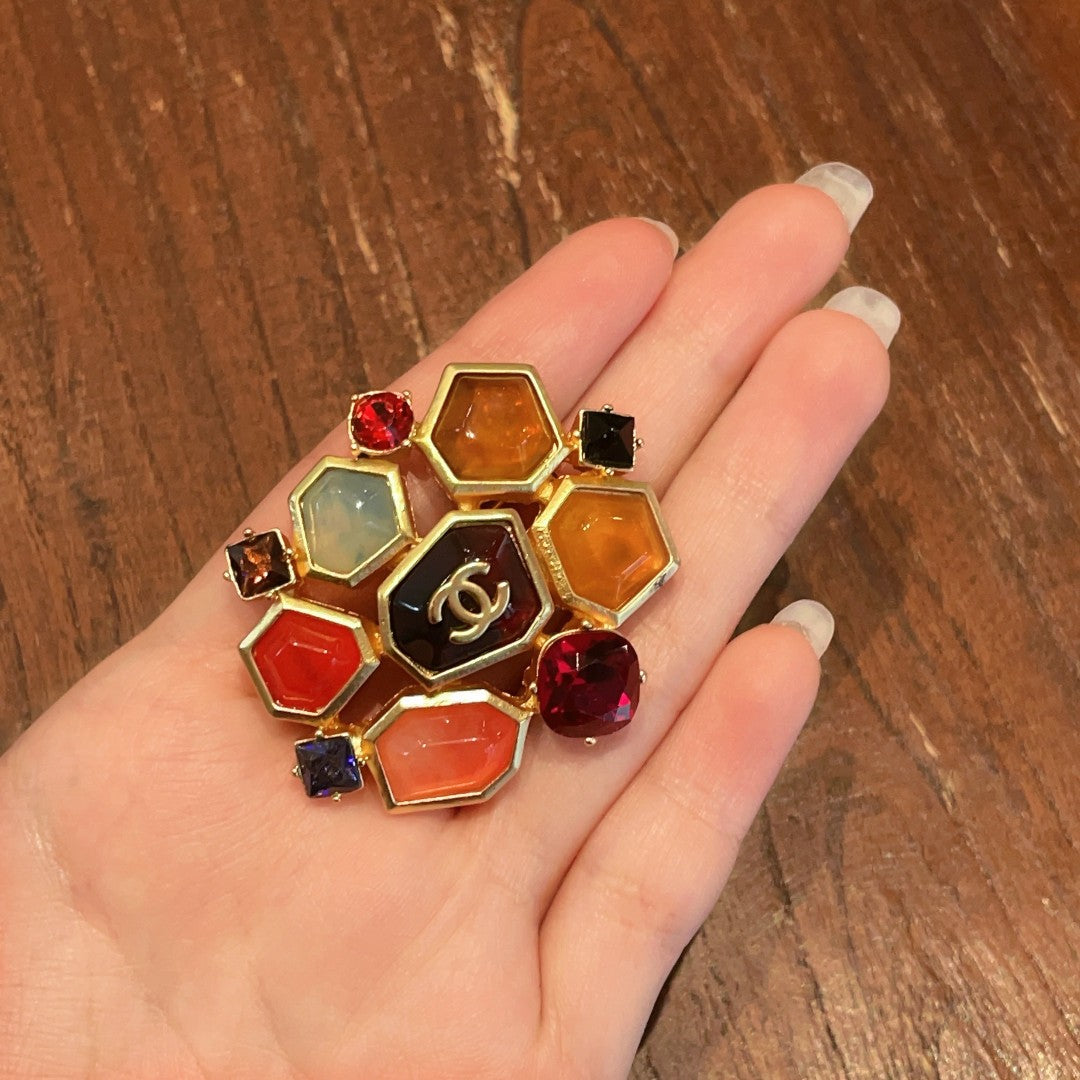 Martin Graham brooch in polished metal-tone – side detail