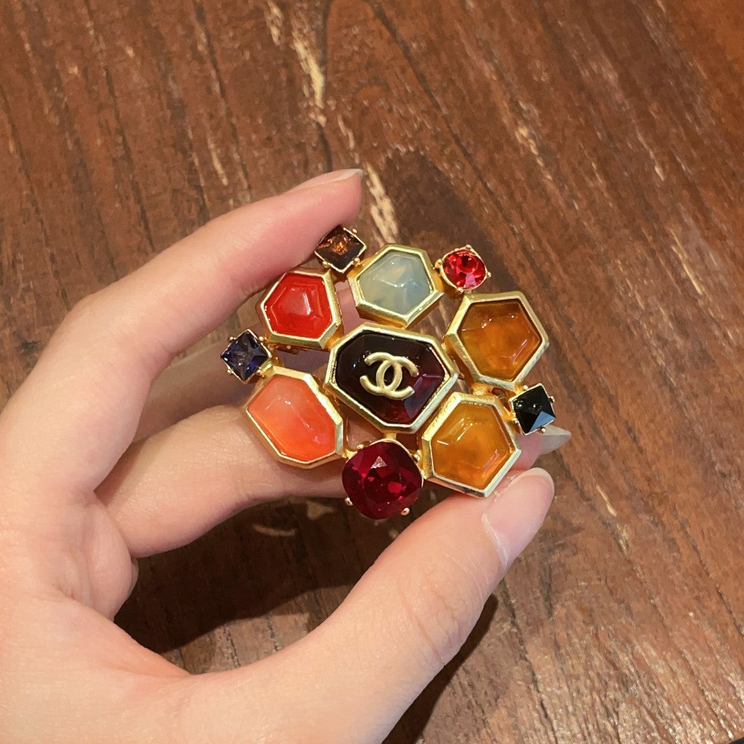 Martin Graham brooch in polished metal-tone – close-up detail