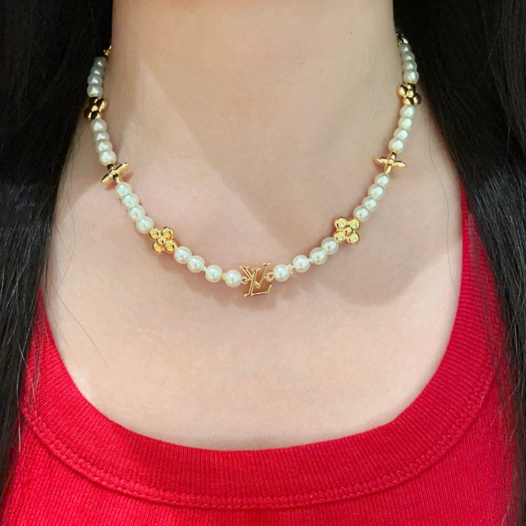 Martin Graham pendant necklace in polished metal-tone – detail view