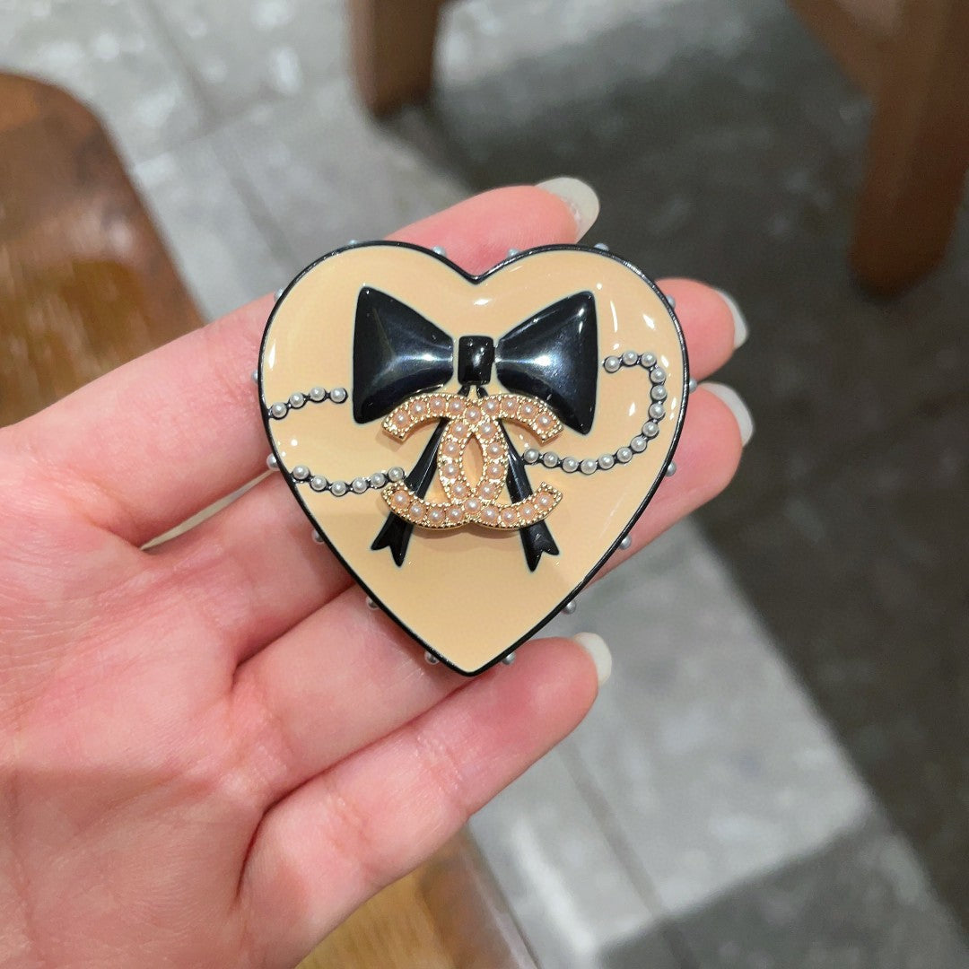 Martin Graham brooch in polished metal-tone – side detail
