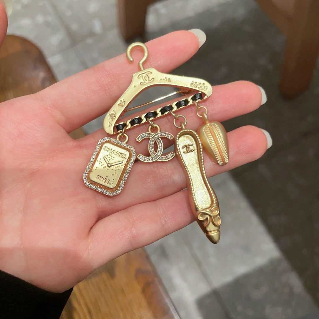 Martin Graham brooch in polished metal-tone – side detail