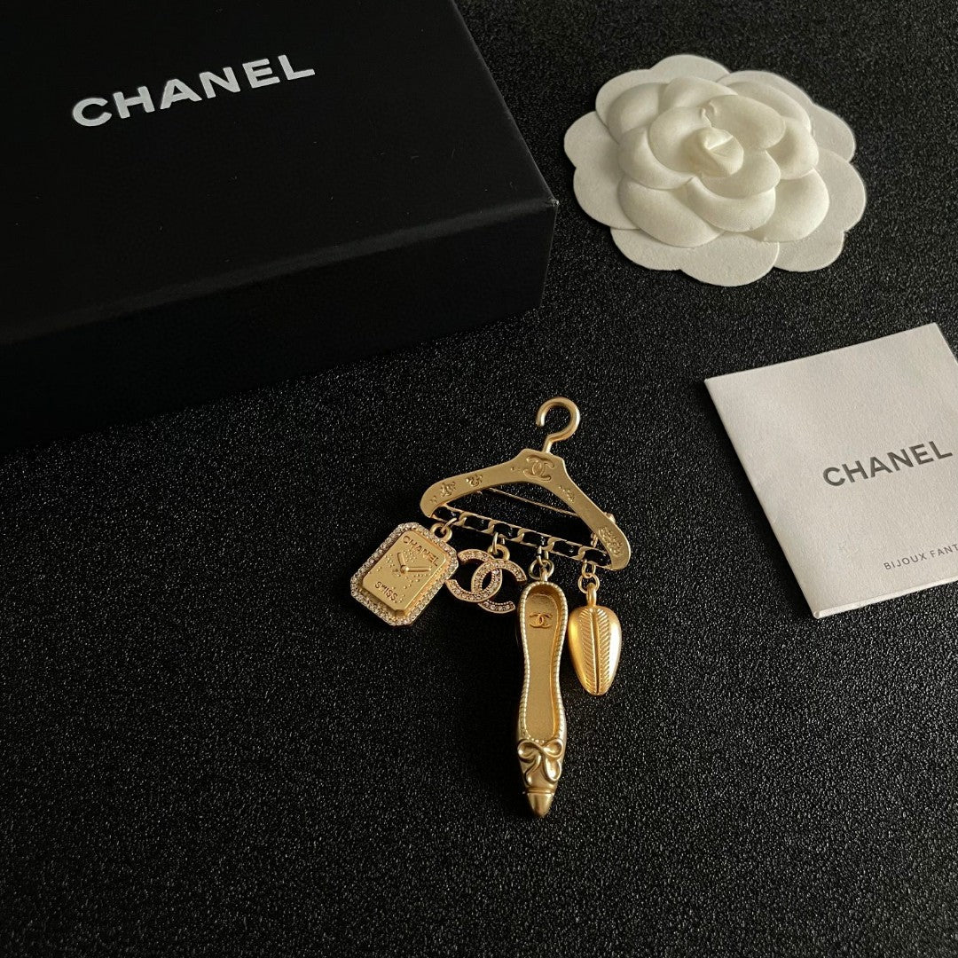 Martin Graham brooch in polished metal-tone – styled product view