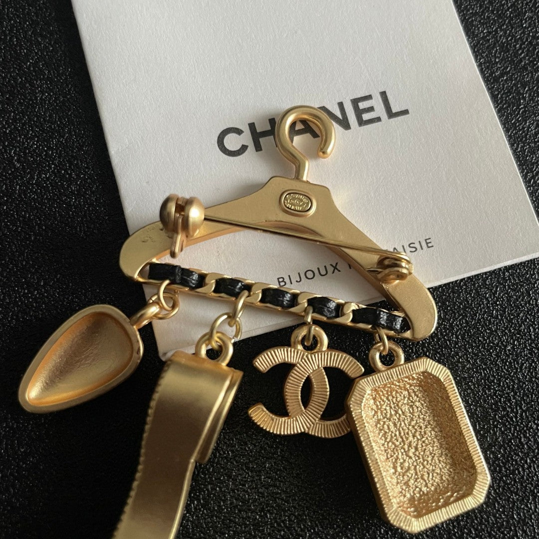 Martin Graham brooch in polished metal-tone – main product view