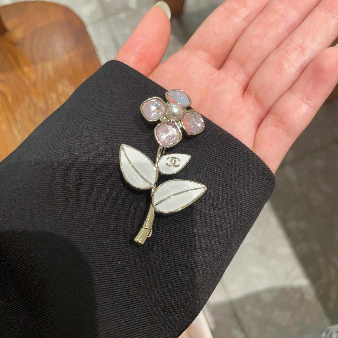 Martin Graham brooch in polished metal-tone – side detail