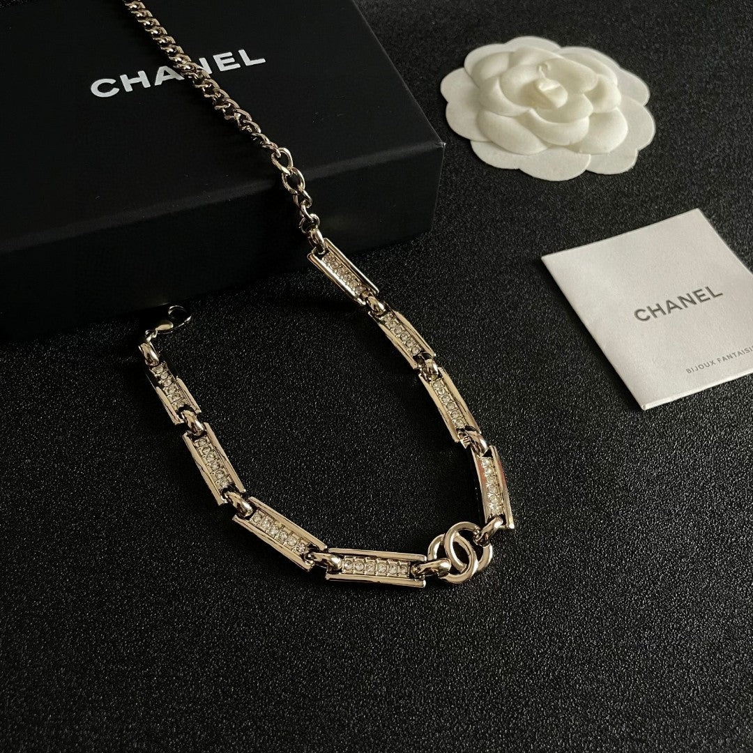 Martin Graham pendant necklace in polished metal-tone – close-up detail