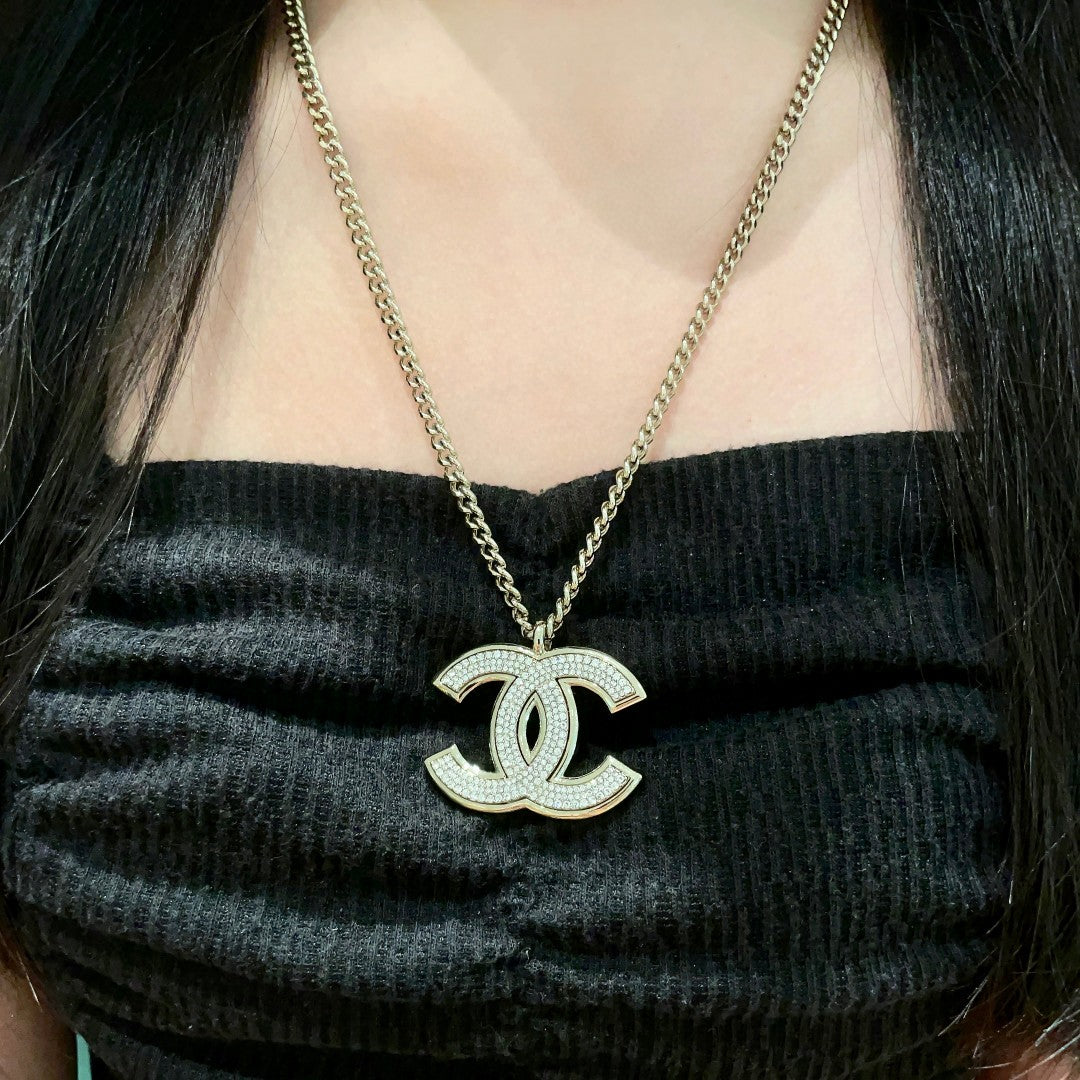 Martin Graham pendant necklace in polished metal-tone – close-up detail