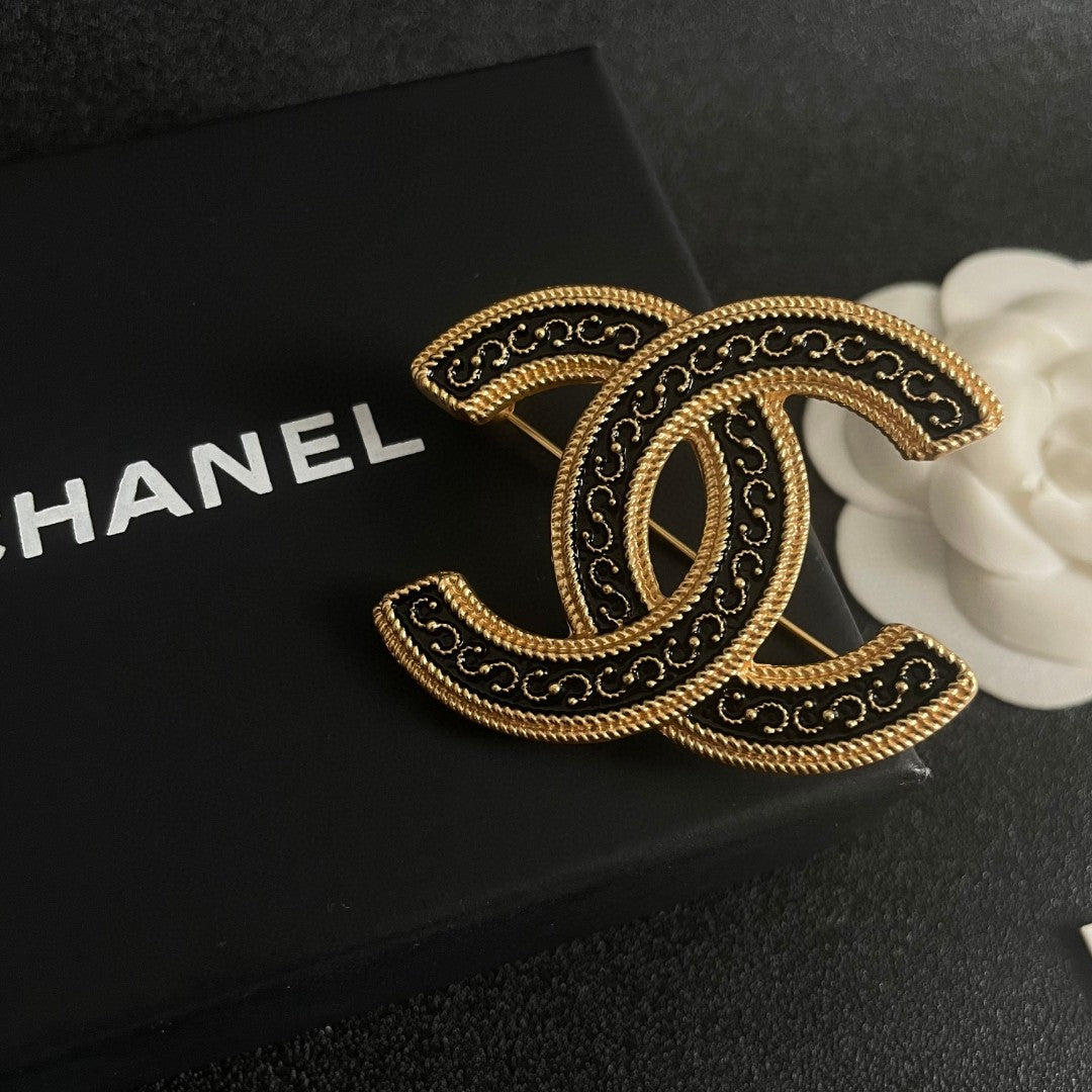 Martin Graham brooch in polished metal-tone – detail view