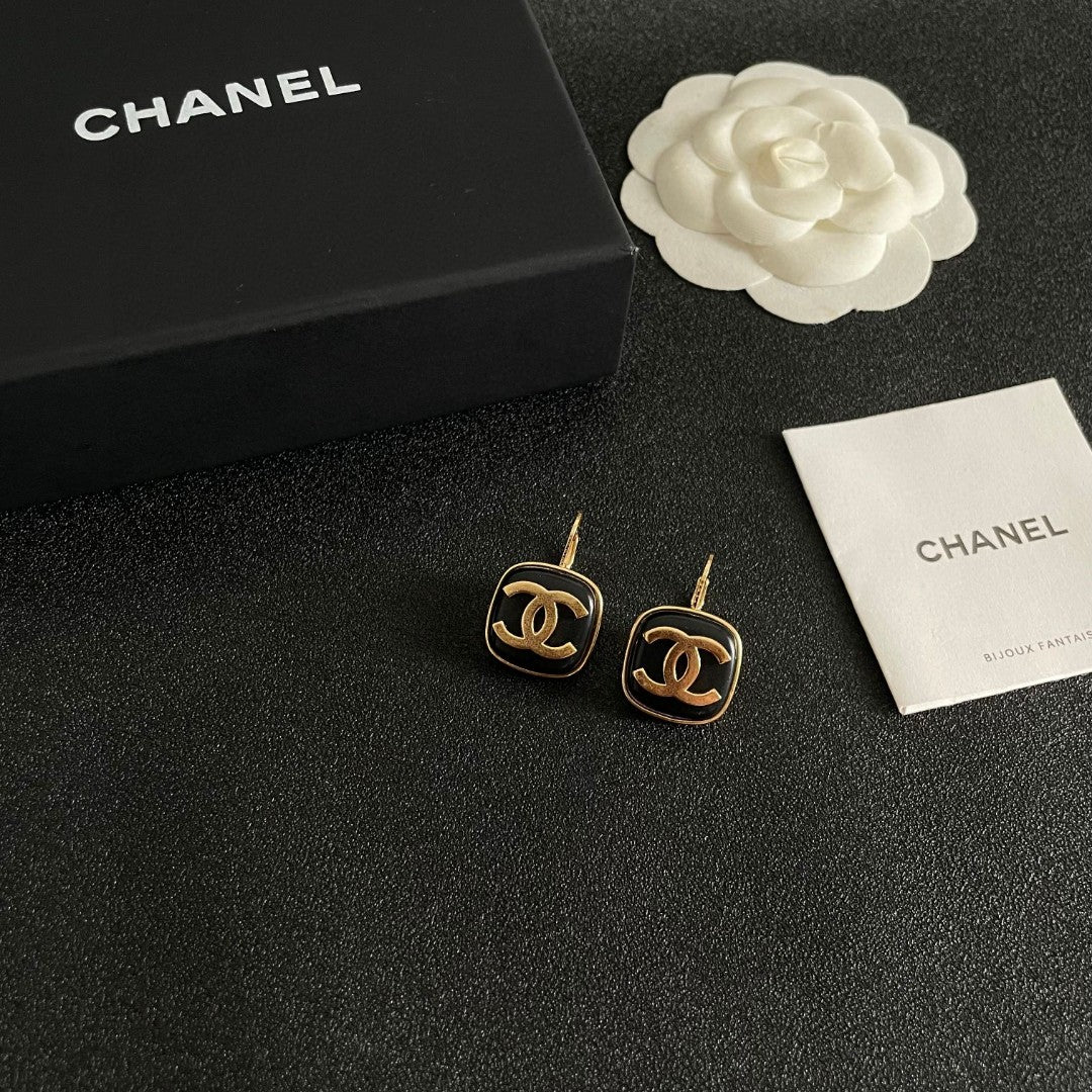 Martin Graham earrings in polished metal-tone – side detail