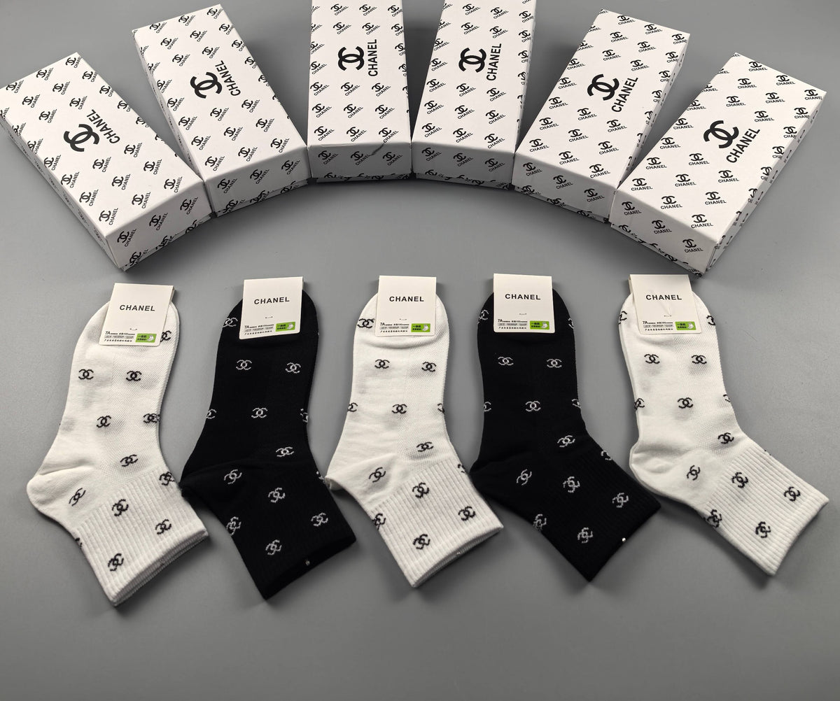 Chanel Monochrome Ankle Ankle Socks 5-Pair Box Collection