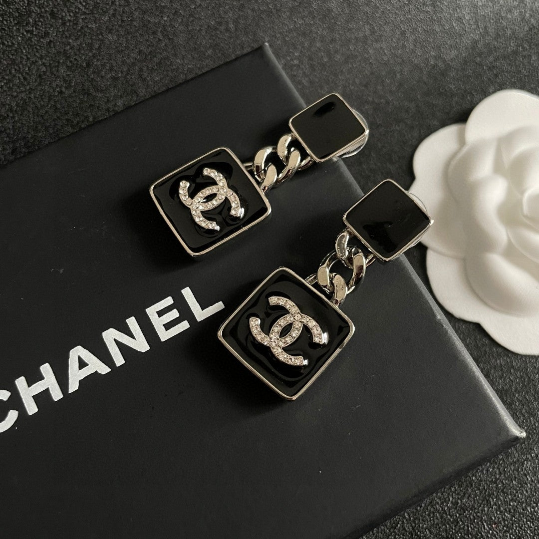 Martin Graham earrings in polished metal-tone – detail view
