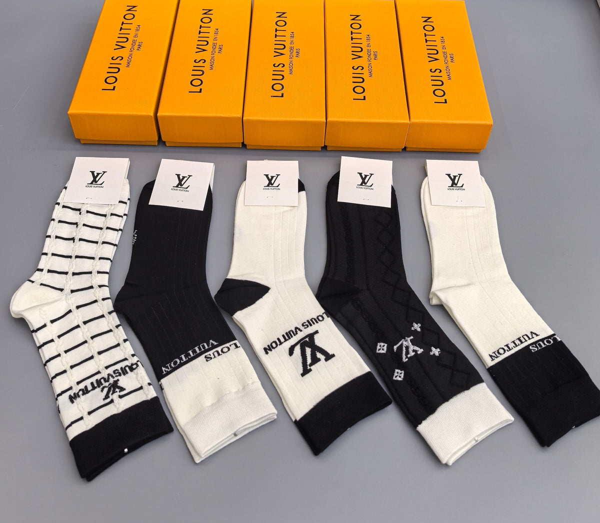 Louis Vuitton White Print Crew Crew Socks 5-Pair Box Collection