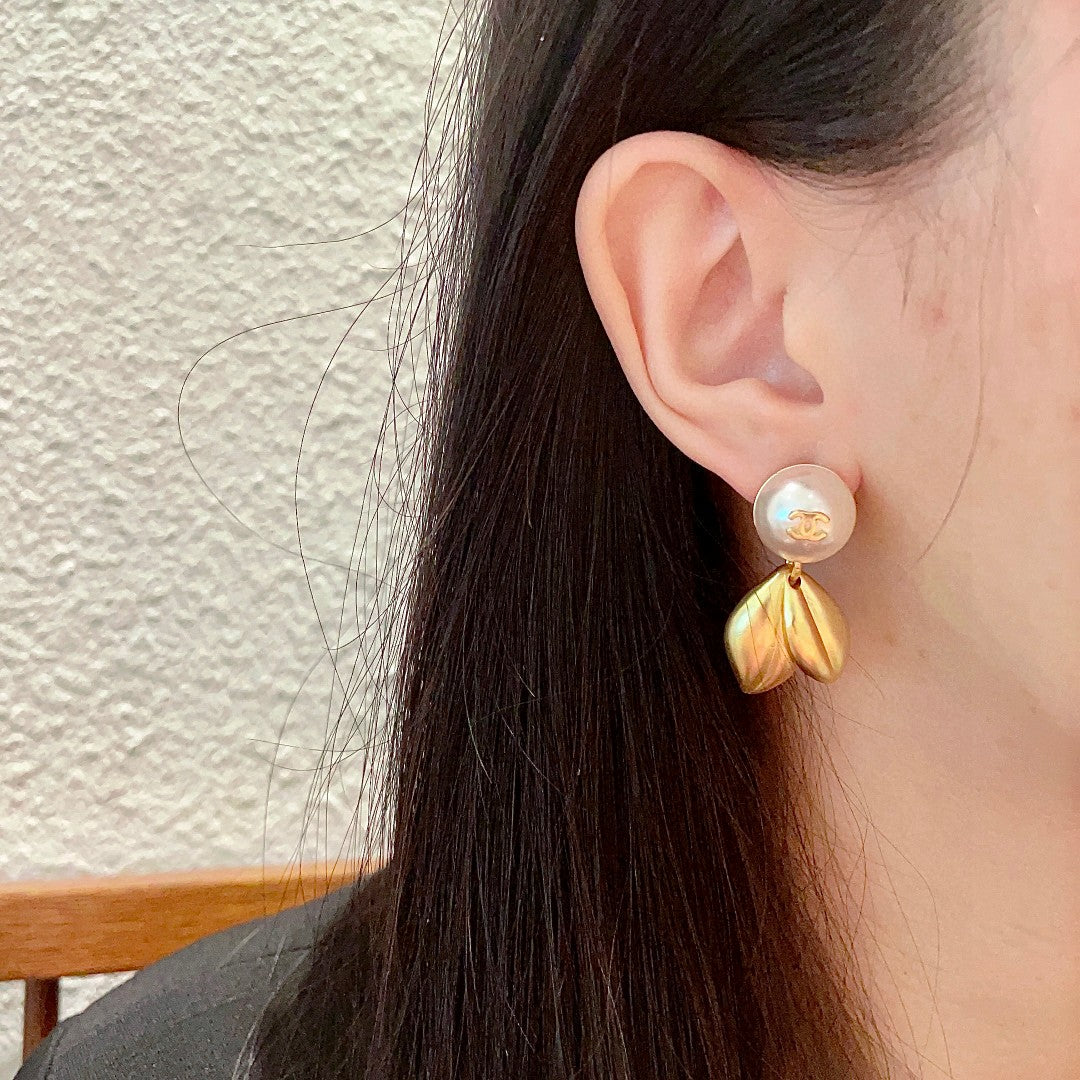 Martin Graham earrings in polished metal-tone – detail view