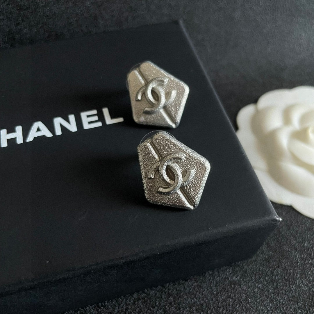 Martin Graham stud earrings in polished metal-tone – detail view