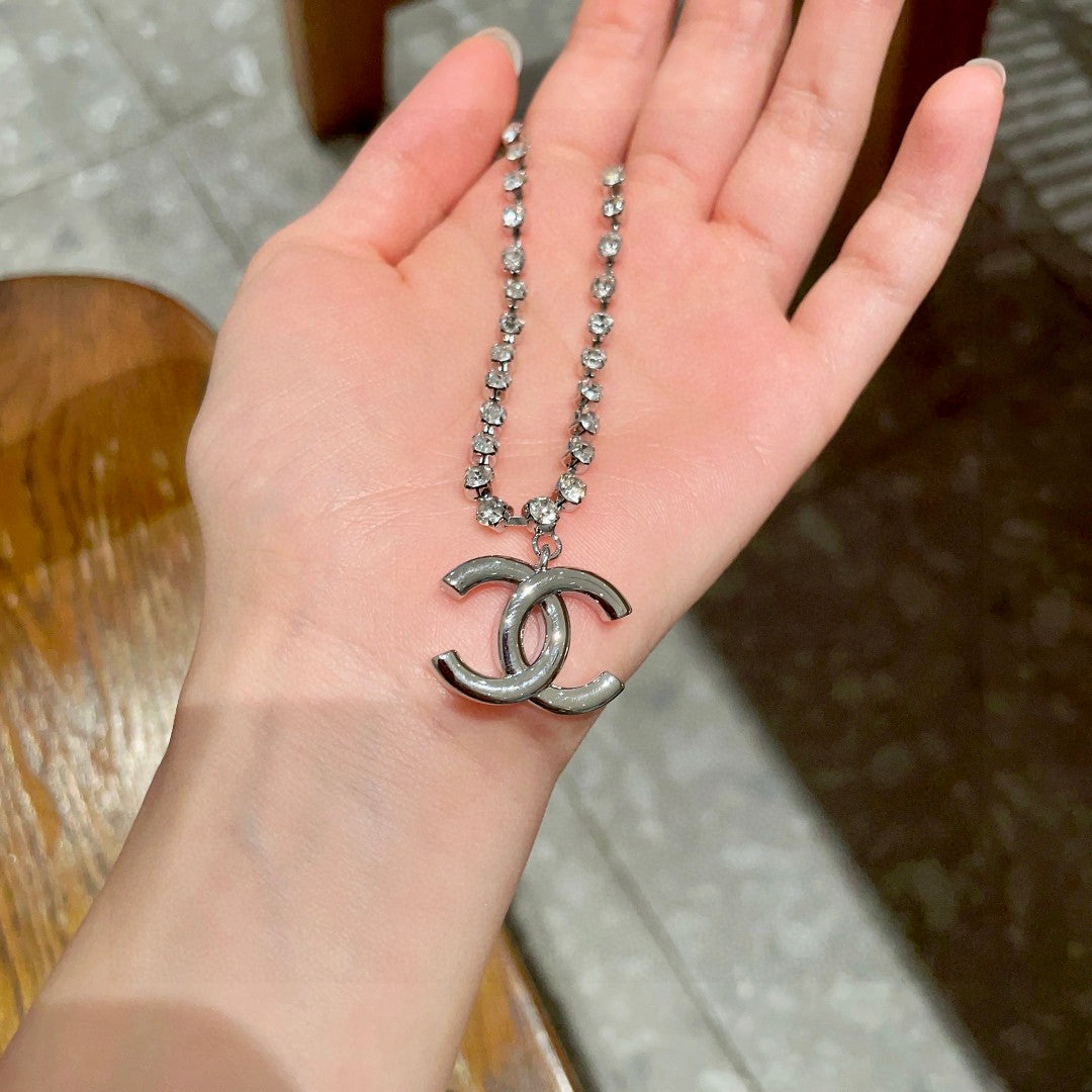 Martin Graham pendant necklace in polished metal-tone – side detail