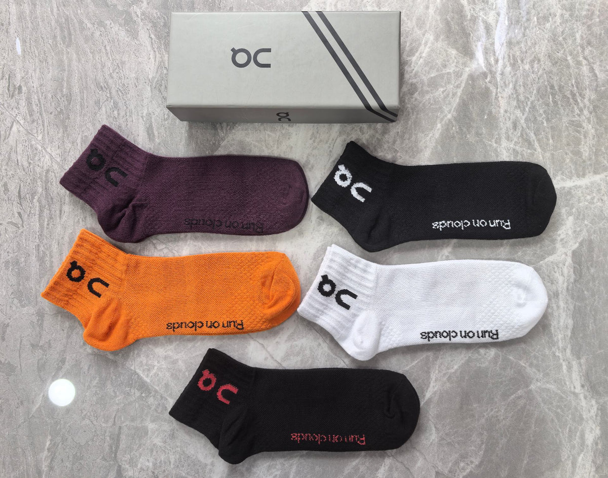 On Contrast Logo Details Ankle Socks - 5-Pair Set