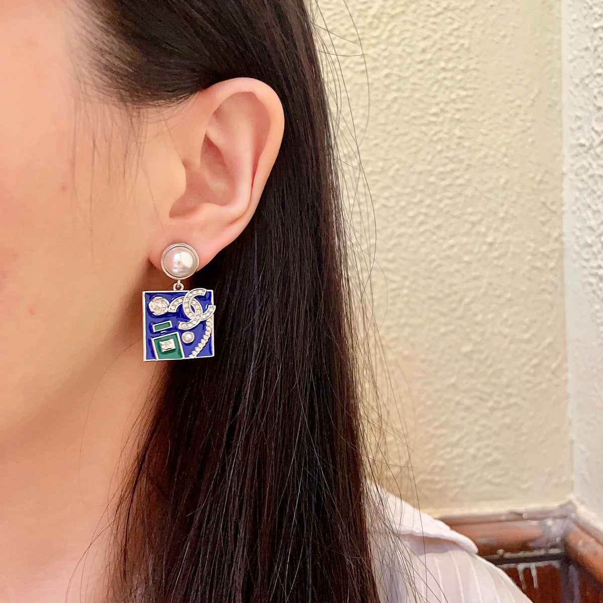 Martin Graham earrings in polished metal-tone – detail view