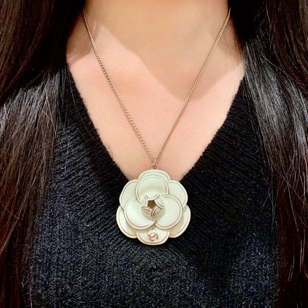 Martin Graham pendant necklace in polished metal-tone – detail view