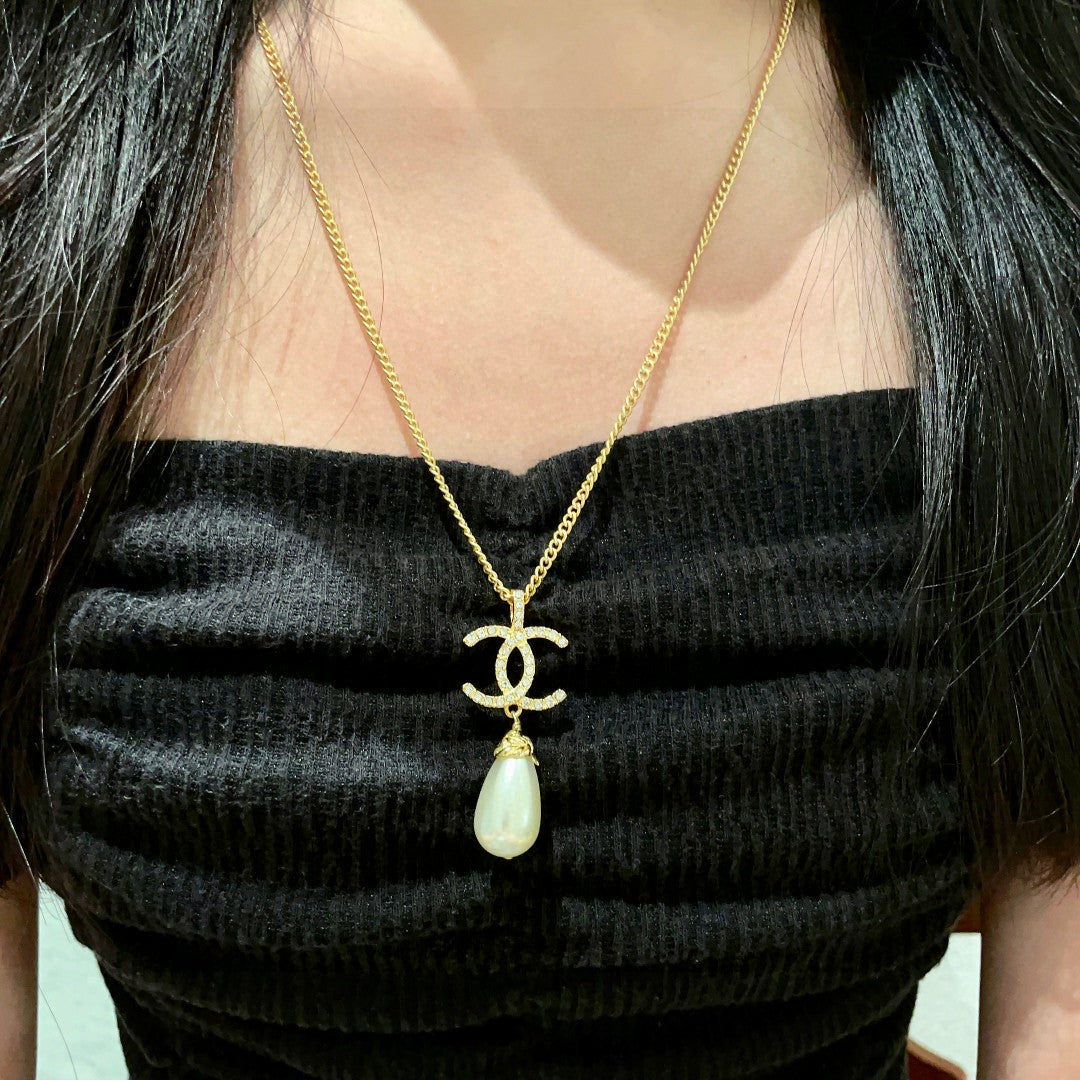 Martin Graham pendant necklace in polished metal-tone – detail view