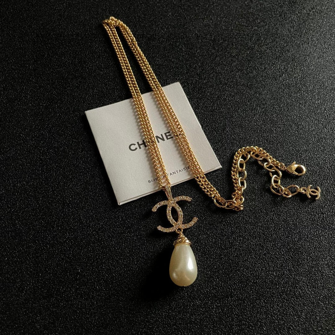 Martin Graham pendant necklace in polished metal-tone – detail view