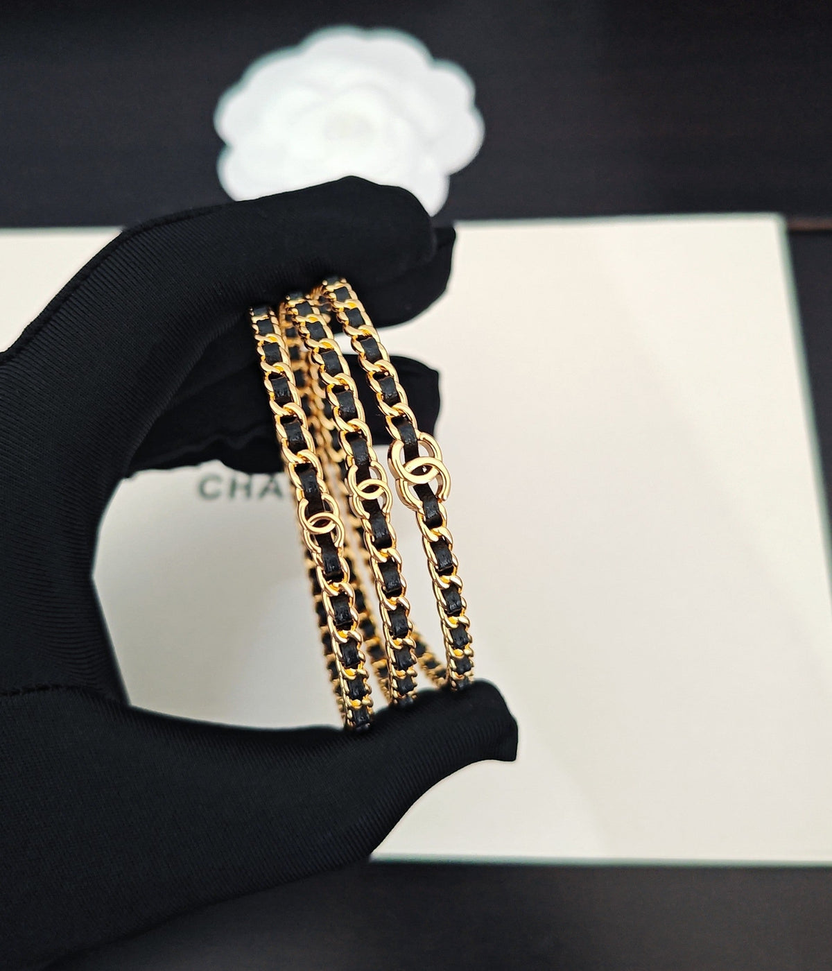 Martin Graham bangle in polished metal-tone – side detail
