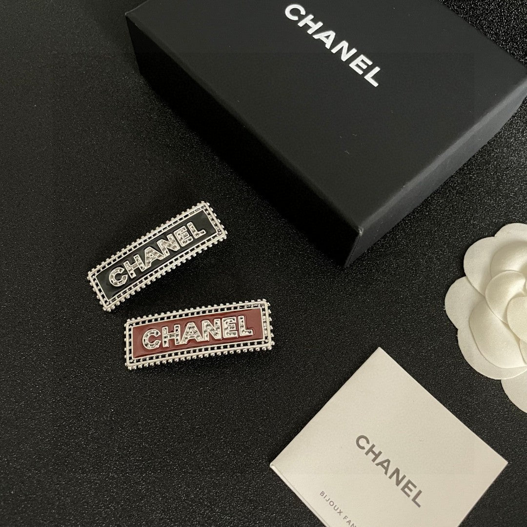 Martin Graham hair accessory in polished metal-tone – close-up detail