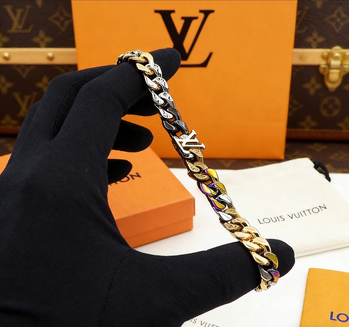Martin Graham bracelet in polished metal-tone – side detail