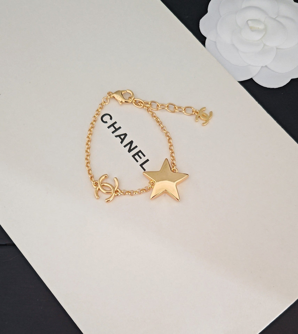 Martin Graham bracelet in polished metal-tone – side detail